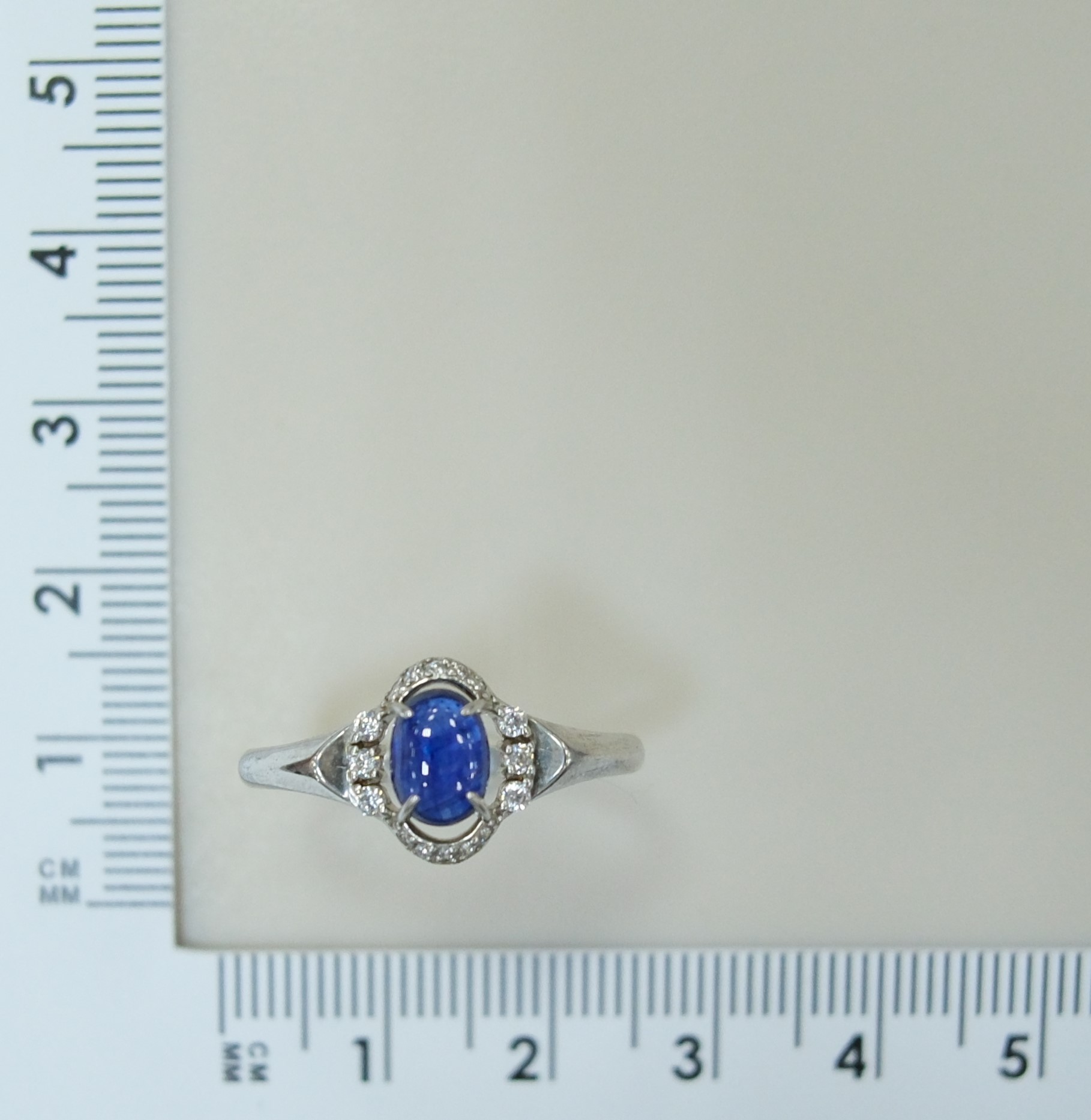 Серебряное кольцо с сапфиром